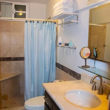 Departamento comodo, a media cuadra de la playa.-2